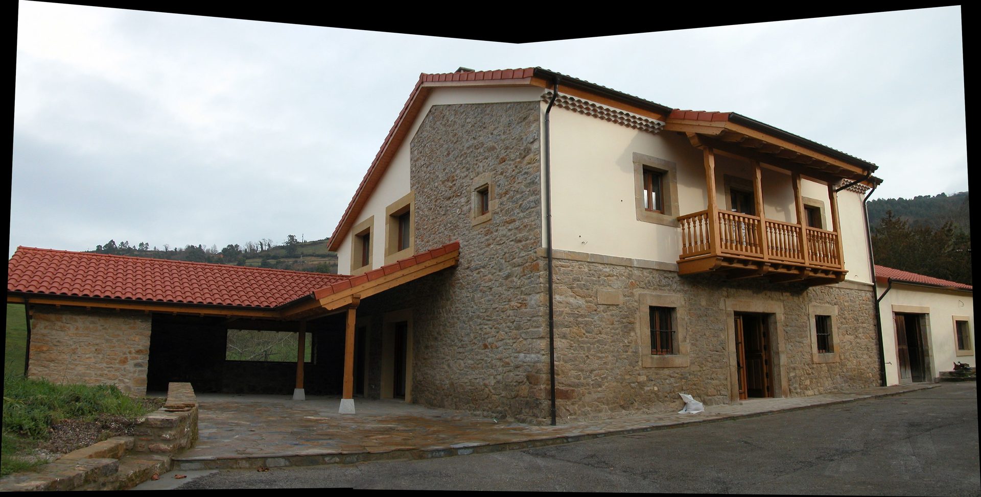 Porche en casa de piedra