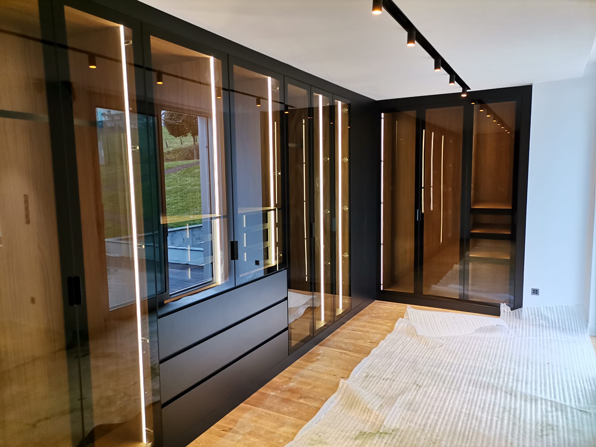 Vestidor premium con iluminación LED
