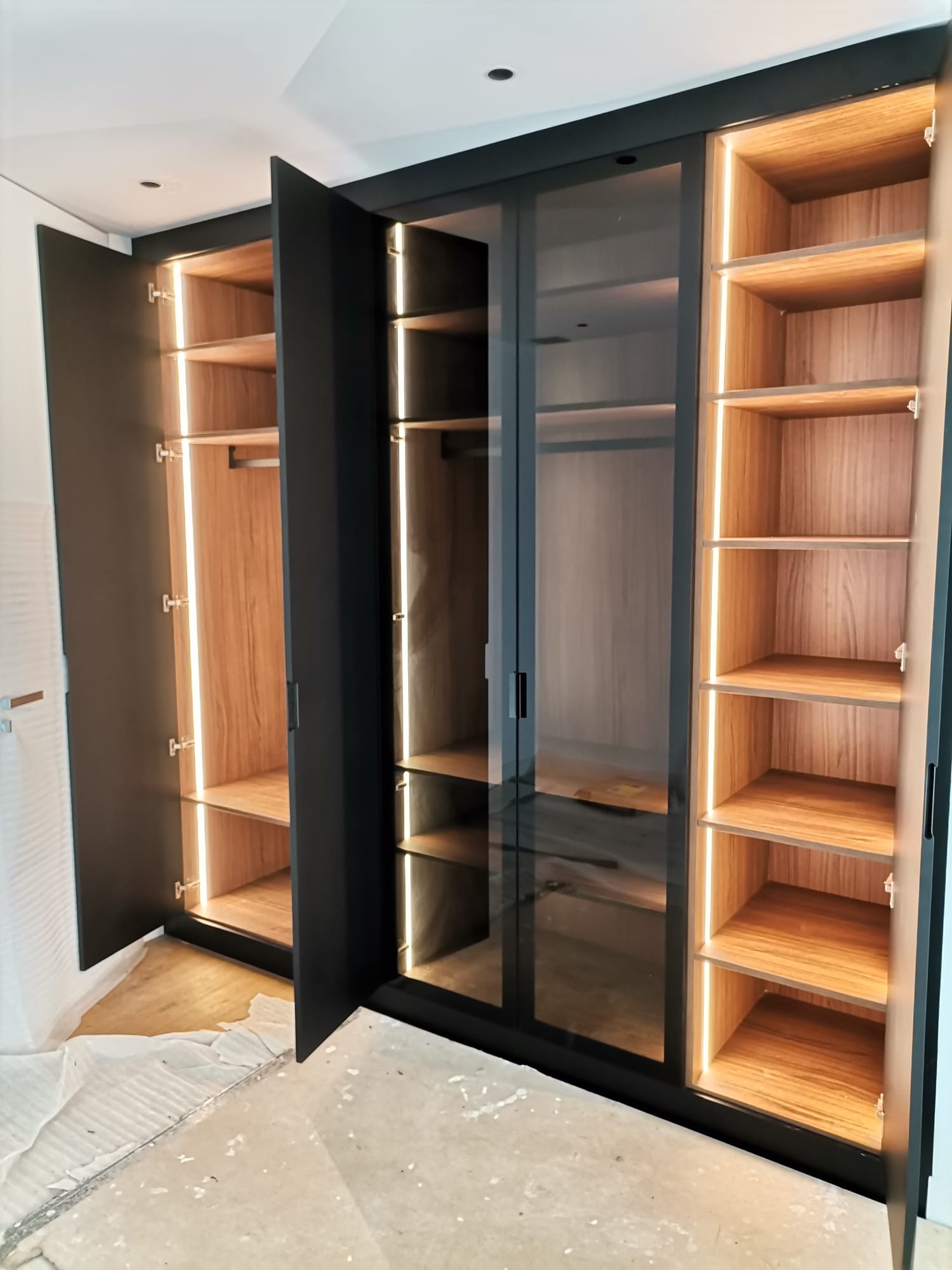 Premium closet with LED lighting